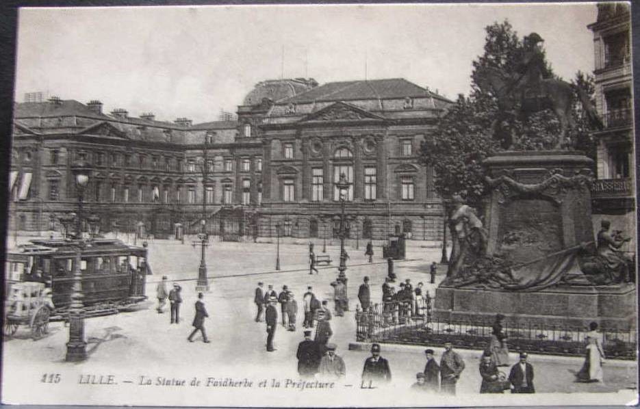 postal_fr_lille_statue_faidherbe_prefecture.jpg