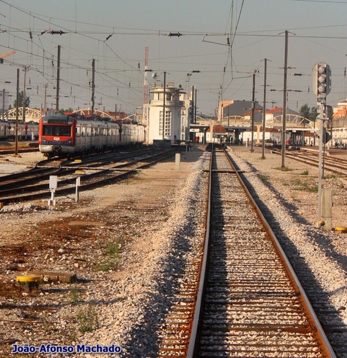 ENTRONCAMENTO - ESTAÇÃO.jpg