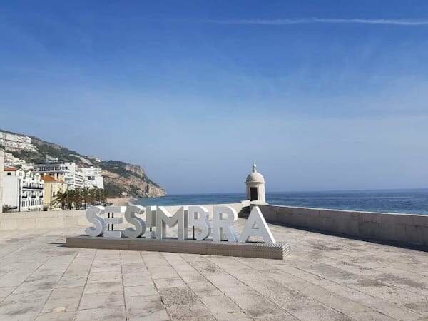 1.9-Sesimbra-a-linda-vila-aos-pés-da-Serra-da-Arr