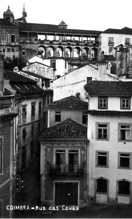 Rua das Covas, vista do lado da Sé Velha.jpg