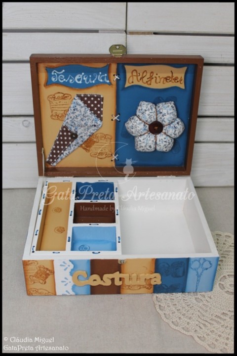 Caixa de costura Singer CamelII-4.JPG