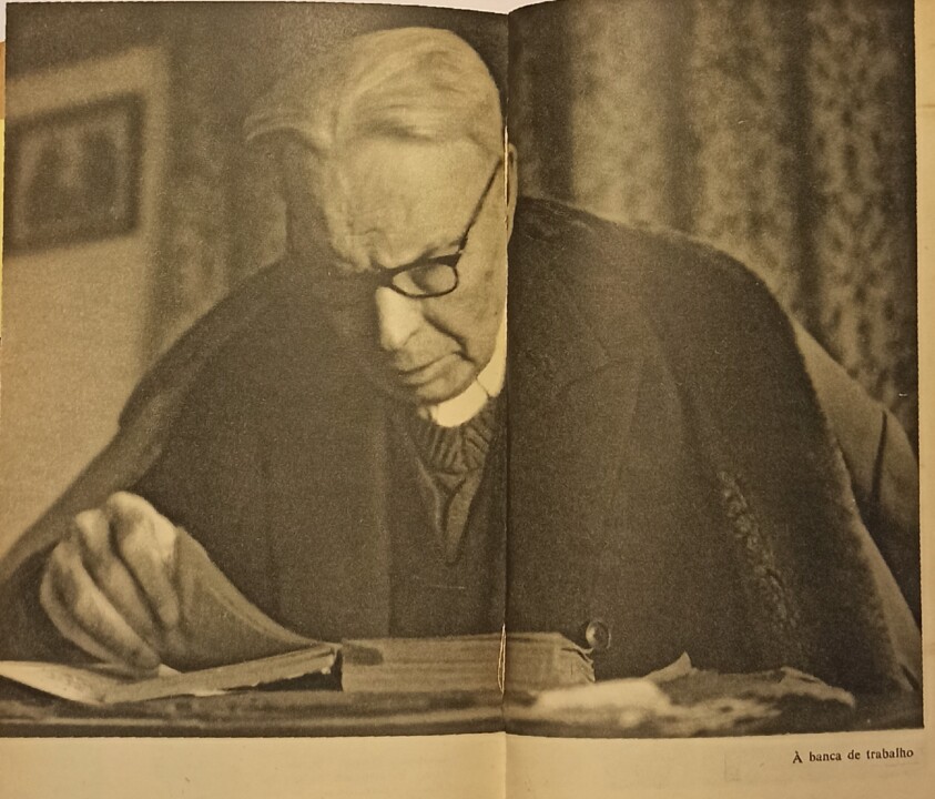 Aquilino a banca de escritor 2.jpg