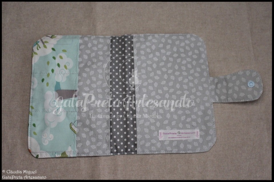 Babete, prendedor e chupeta e capa doc.  Windy Day