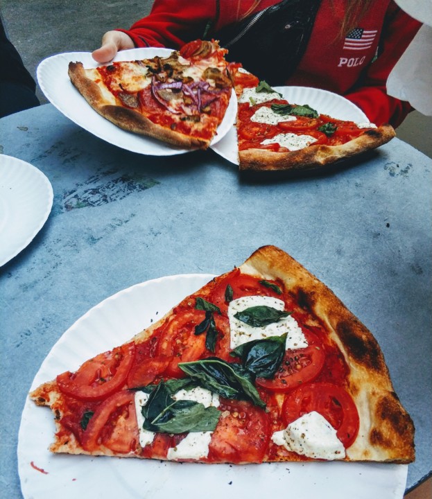 Pizza do Joe's Pizza na Times Square