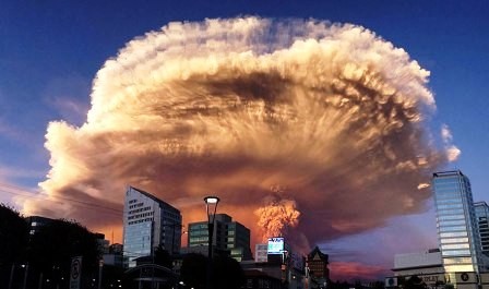 volcano-eruption-calbuco-chile-1__880.jpg