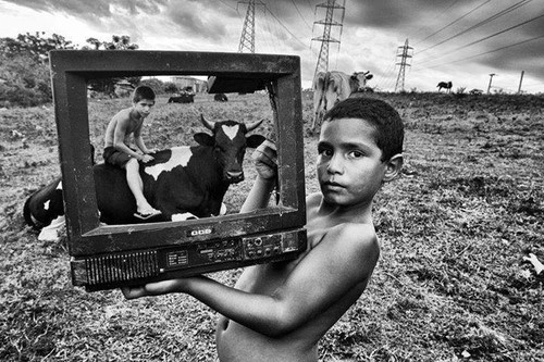 z-precisamosdetaopouco.jpg z-precisamosdetaopouco.jpg