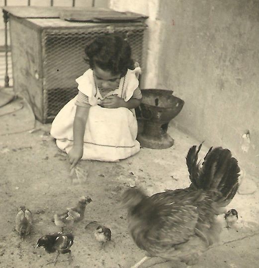 Eu, na casa do Dafundo, com os pintaínhos.jpg