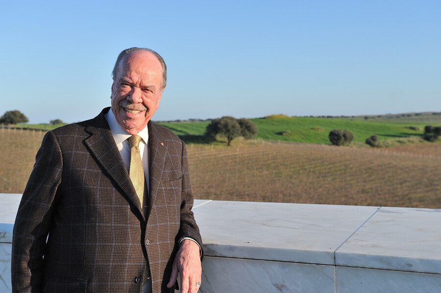 Rui-Nabeiro-na-Adega-Mayor-com-o-Alentejo-no-horiz