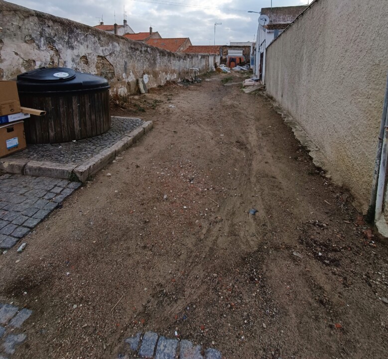 Baldio na Rua de Olivença (2).jpg