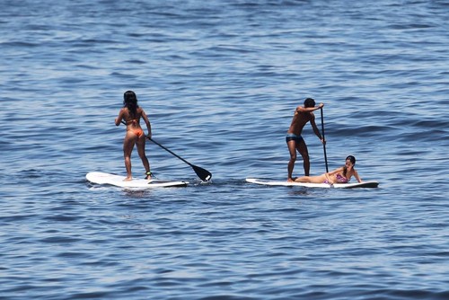 Cariocas saradas surfando