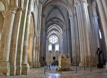 Mosteiro de Alcobaça (túmulos de D. Pedro e Inês de Castro)