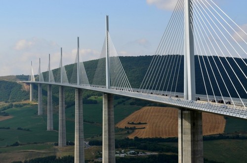 the Millau viaduct frança.jpg