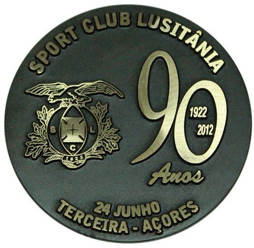 A medalha comemorativa dos 90 anos do Lusitânia...