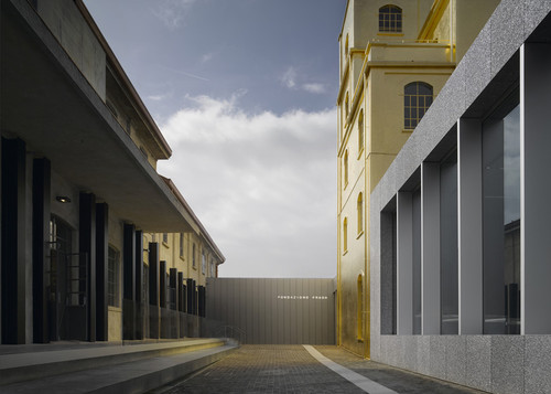 Fondazione-Prada-01.jpg
