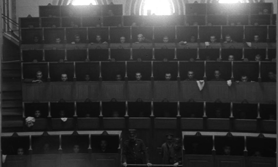 prisioneiros capuz 4.JPG