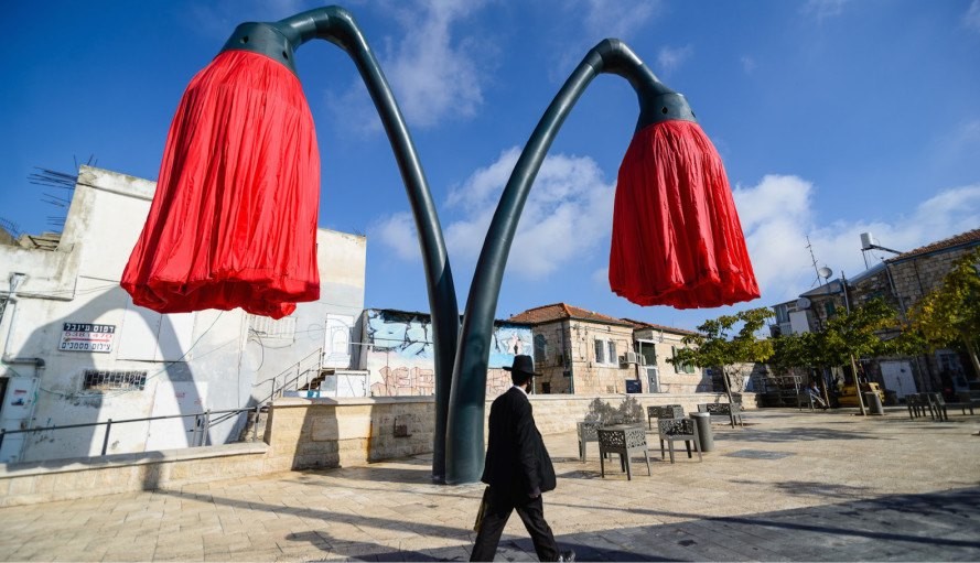 Warde-by-HQ-Architects-@ Primeira Casa da Rua by N