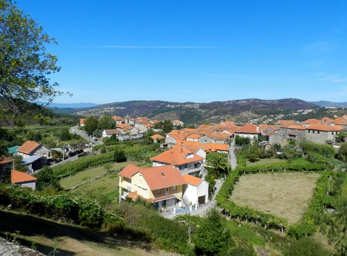 22 c2 - Vista parcial de Parada do Monte.JPG