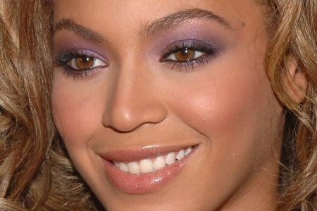 606677-As-sobrancelhas-mais-bonitas-entre-as-famos