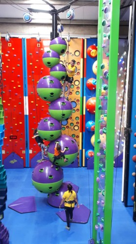 42086239_1958002557616105_4587023023428599808_n.jp