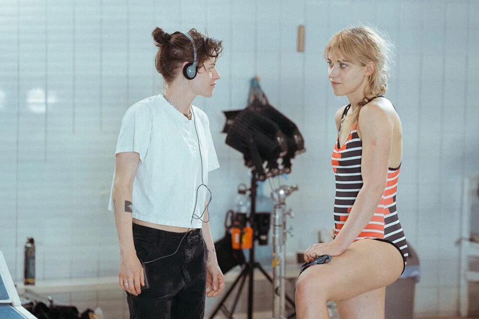 Kristen-Stewart-directs-Imogen-Poots-in-The-Chrono