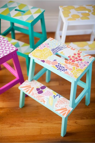 Bekvam This Little Street com DIY-wallpaper-stools