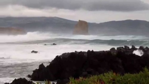 Mau tempo no canal.jpg