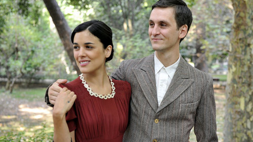 Antena-estrena-costuras-Adriana-Ugarte_TINIMA20131