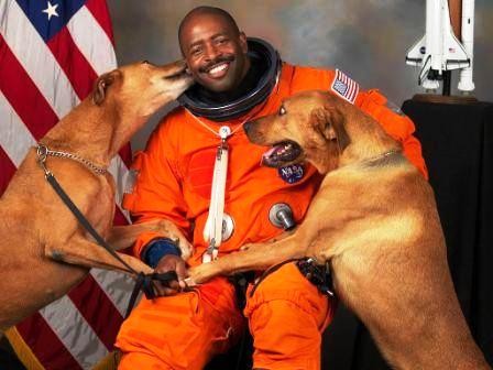 NASA-astronaut-Leland-D-Melvin-with-his-dogs-Jake-