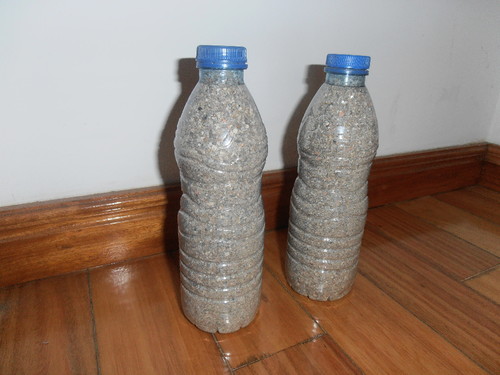 As duas garrafas devem ser iguais