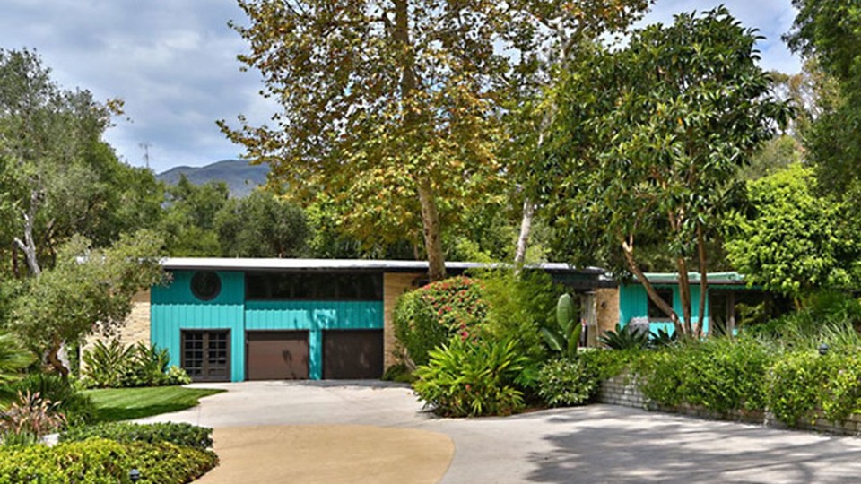 miley-cyrus-apartment-malibu-primeira-casa-da-rua 