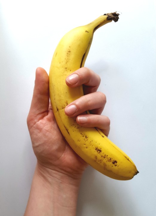 banana-close-up-delicious-2280926-min.jpg