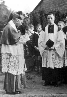 Padre Joseph Müller com Bispo.jpg