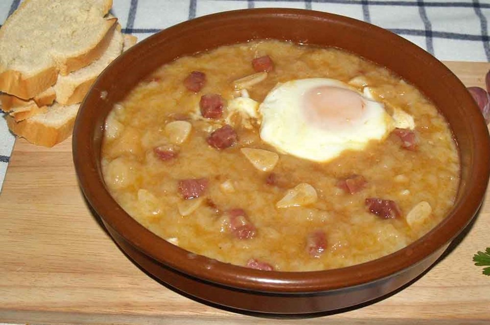 GRANDE-SOPA-DE-AJO-O-SOPA-CASTELLANA-1.jpg