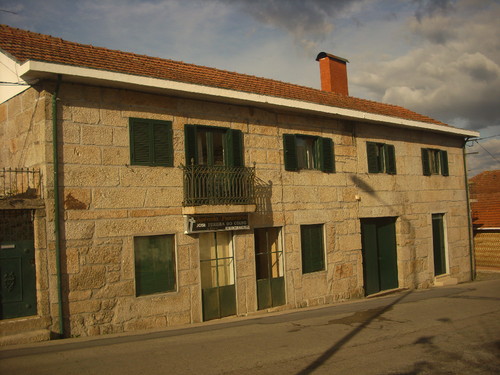 Casa com inscrição 1708(?) - Castelões de Cepeda