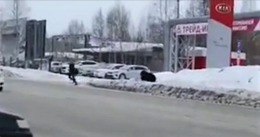 Screenshot_2021-03-18 Peak Russia Man chased acros