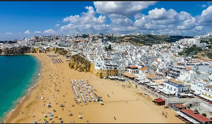 albufeira c nuvens.png