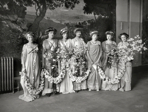 Deusas com grinaldas (G.G.Bain, 1909)