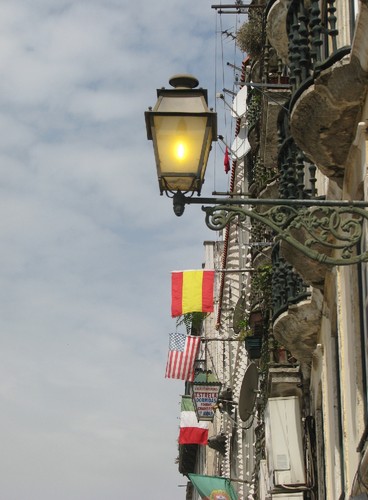 contrasenso luminoso