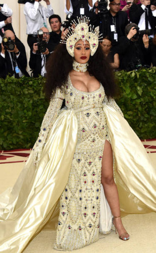 como NAO usar a cor da noite-2018-MET-gala-cardi-b