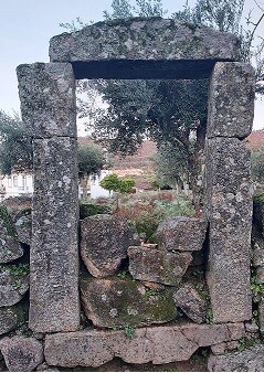 Porta de pedra.jpg