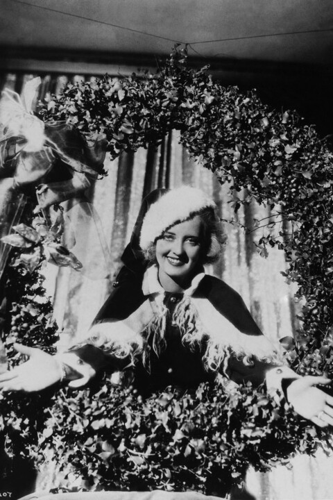 bette-davis-as-santa-claus-1930s-news-photo-157539