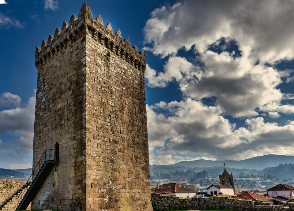 Castelo de Melgaço Torre de menagem.jpg