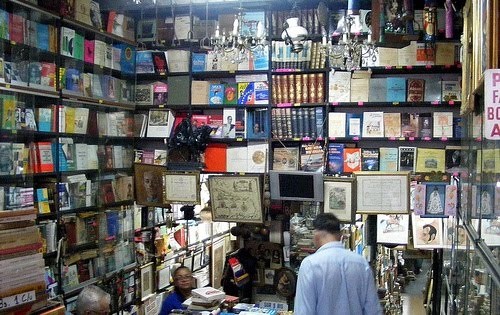 librería caracs pulperia.jpg