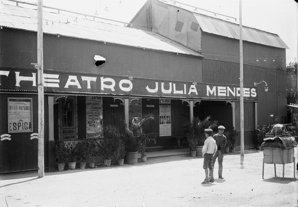 teatro julia mendes.jpg