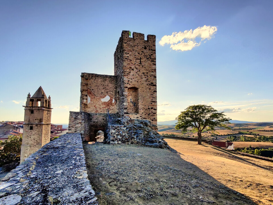 MOgadouro castelo2.jpg