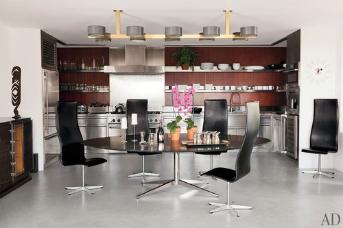 item4.rendition.slideshowHorizontal.adam-levine-ho