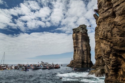 Red-Bull-Cliff-Diving-2.jpeg