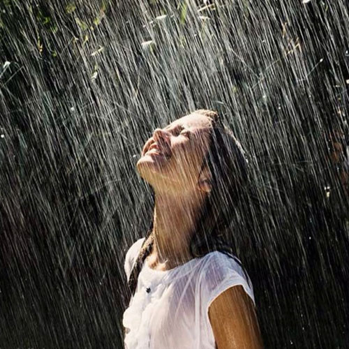 5-hair-care-tips-for-rainy-season-1-42383-cover.jp