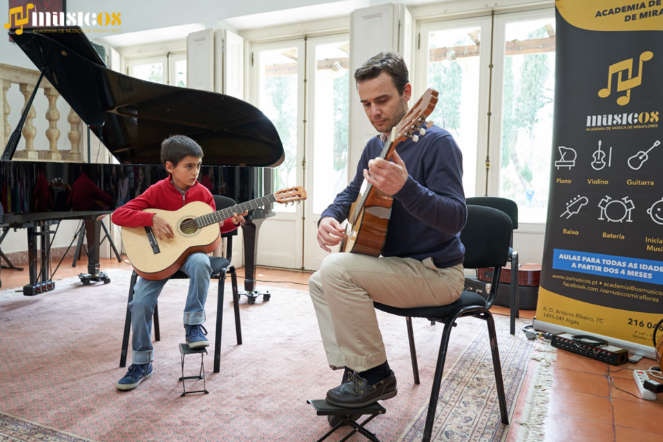 Os Músicos - Academia de Música de Miraflores 