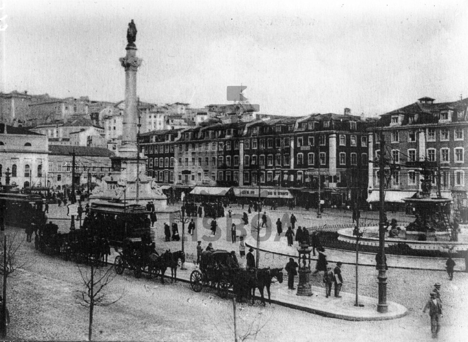 rossio apos transformacao em 1925.jpg